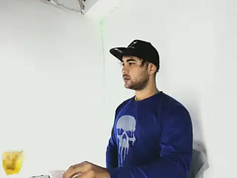 Snapshot of Sebas-hott chatting on 09/29/25, 11:42 Sebas-hott online show from 09/29/25, 11:42