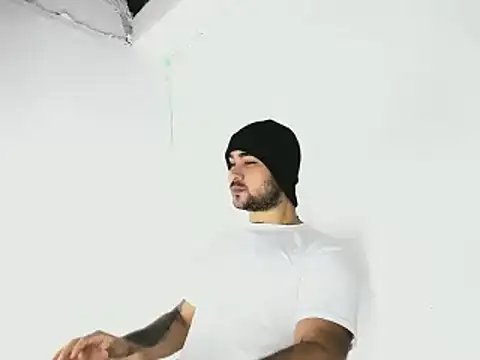 Snapshot of Sebas-hott chatting on 10/10/25, 10:42 Sebas-hott online show from 10/10/25, 10:42