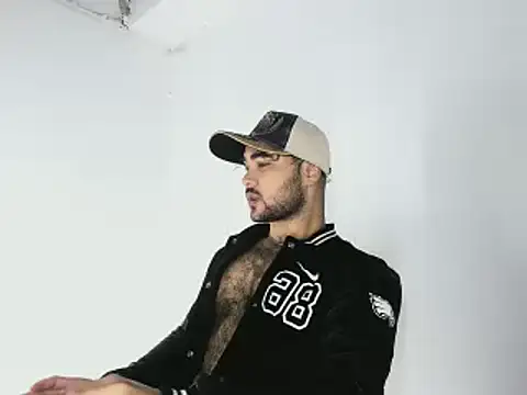 Snapshot of Sebas-hott chatting on 10/21/25, 10:54 Sebas-hott online show from 10/21/25, 10:54