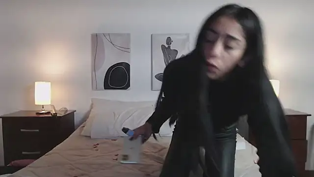 Snapshot of Lucy_joi chatting on 02/13/25, 08:24 Lucy joi online show from 02/13/25, 08:24