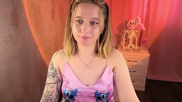 Snapshot of CuteLilyLove chatting on 04/28/26, 02:27 CuteLilyLove online show from 04/28/26, 02:27