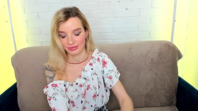 AlinaLovelyX online show from 05/25/26, 01:33