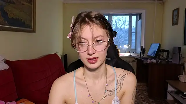 Snapshot of MalvinaBlum chatting on 11/18/25, 02:28 MalvinaBlum online show from 11/18/25, 02:28