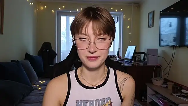 Snapshot of MalvinaBlum chatting on 12/18/25, 03:23 MalvinaBlum online show from 12/18/25, 03:23