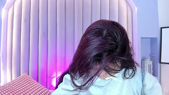 Snapshot of alaia-rogers chatting on 11/06/25, 11:55 alaia-rogers online show from 11/06/25, 11:55