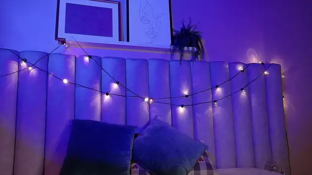 Snapshot of alaia-rogers chatting on 11/18/25, 11:36 alaia-rogers online show from 11/18/25, 11:36