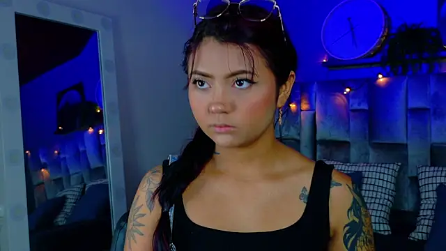 Snapshot of alaia-rogers chatting on 11/22/25, 11:42 alaia-rogers online show from 11/22/25, 11:42