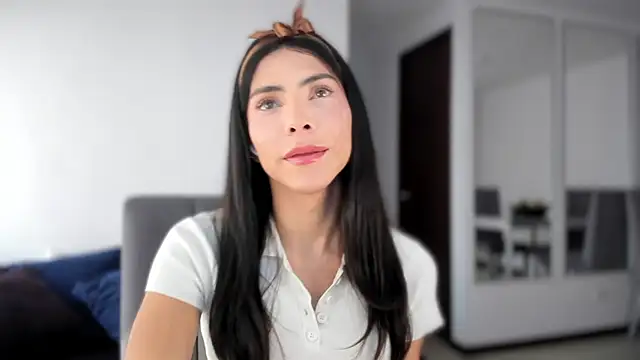 angelturned001 online show from 11/20/25, 07:35