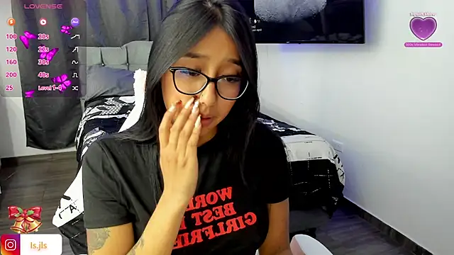 Snapshot of isa_bellaa0 chatting on 12/19/24, 06:23 isa bellaa0 online show from 12/19/24, 06:23