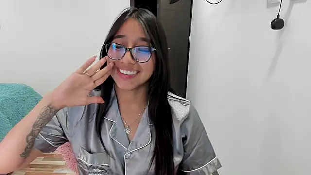 Snapshot of isa_bellaa0 chatting on 02/19/25, 01:51 isa bellaa0 online show from 02/19/25, 01:51