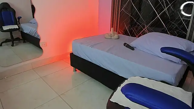 Snapshot of Yelena03 chatting on 11/17/25, 10:15 Yelena03 online show from 11/17/25, 10:15