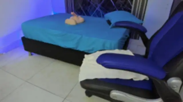 Snapshot of Yelena03 chatting on 11/20/25, 10:59 Yelena03 online show from 11/20/25, 10:59