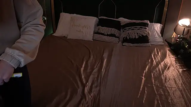 IceDanielles online show from 12/22/25, 01:41