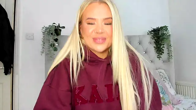 Snapshot of Alexia-Lee chatting on 02/07/25, 10:40 Alexia-Lee online show from 02/07/25, 10:40