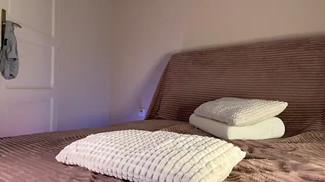 Snapshot of itsmaxxbaby_ chatting on 03/22/26, 04:27 itsmaxxbaby online show from 03/22/26, 04:27