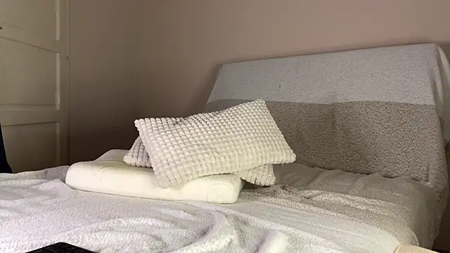 Snapshot of itsmaxxbaby_ chatting on 04/16/26, 01:17 itsmaxxbaby online show from 04/16/26, 01:17