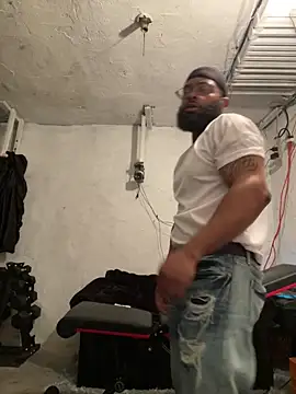 Snapshot of Enos3 chatting on 04/14/26, 06:47 Enos3 online show from 04/14/26, 06:47