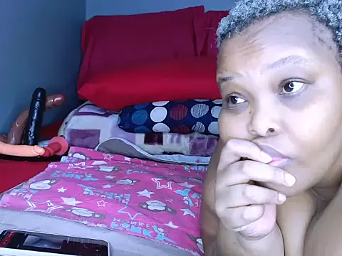 Snapshot of fatafricanqueen chatting on 04/17/26, 07:06 fatafricanqueen online show from 04/17/26, 07:06