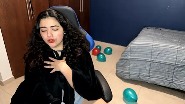 Snapshot of Ales_Kitten chatting on 02/13/25, 07:42 Ales Kitten online show from 02/13/25, 07:42