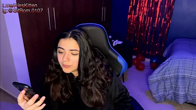 Snapshot of Ales_Kitten chatting on 02/18/25, 04:48 Ales Kitten online show from 02/18/25, 04:48