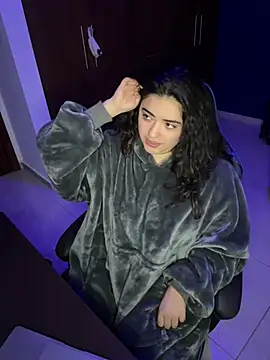 Snapshot of Ales_Kitten chatting on 03/12/25, 04:51 Ales Kitten online show from 03/12/25, 04:51