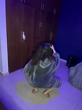 Snapshot of Ales_Kitten chatting on 03/13/25, 03:44 Ales Kitten online show from 03/13/25, 03:44