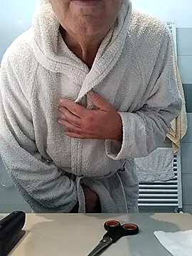 Snapshot of MATTIS11 chatting on 11/20/25, 08:36 MATTIS11 online show from 11/20/25, 08:36