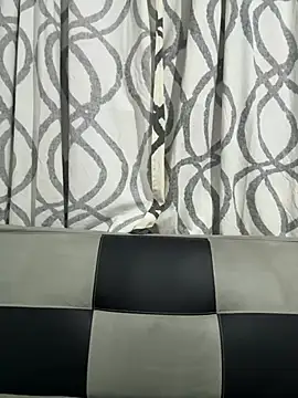 Snapshot of ZUCAAT chatting on 02/25/25, 02:47 ZUCAAT online show from 02/25/25, 02:47