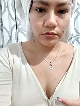 Snapshot of ZUCAAT chatting on 03/06/25, 04:19 ZUCAAT online show from 03/06/25, 04:19