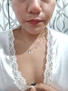 Snapshot of ZUCAAT chatting on 03/08/25, 03:17 ZUCAAT online show from 03/08/25, 03:17