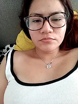 Snapshot of ZUCAAT chatting on 03/09/25, 06:21 ZUCAAT online show from 03/09/25, 06:21