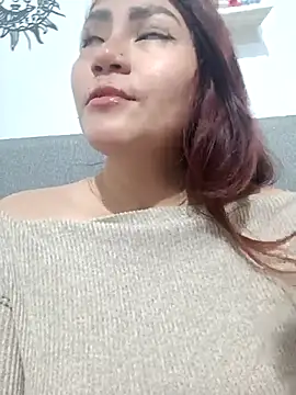 Snapshot of ZUCAAT chatting on 11/14/25, 03:38 ZUCAAT online show from 11/14/25, 03:38