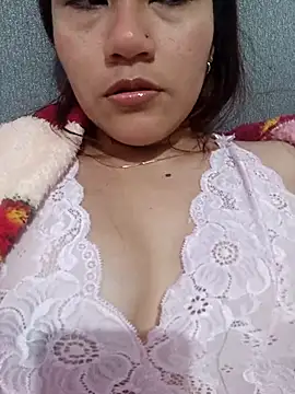 Snapshot of ZUCAAT chatting on 11/15/25, 03:59 ZUCAAT online show from 11/15/25, 03:59