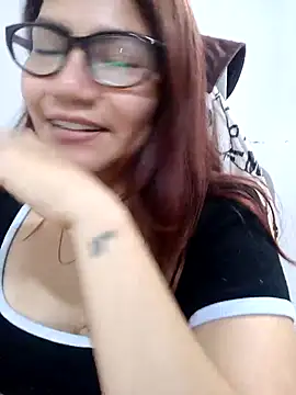 Snapshot of ZUCAAT chatting on 11/17/25, 04:29 ZUCAAT online show from 11/17/25, 04:29