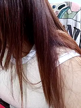 Snapshot of ZUCAAT chatting on 11/19/25, 03:39 ZUCAAT online show from 11/19/25, 03:39