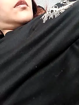 Snapshot of ZUCAAT chatting on 11/19/25, 11:27 ZUCAAT online show from 11/19/25, 11:27