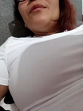 Snapshot of ZUCAAT chatting on 11/21/25, 04:33 ZUCAAT online show from 11/21/25, 04:33