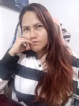 Snapshot of ZUCAAT chatting on 12/16/25, 04:39 ZUCAAT online show from 12/16/25, 04:39