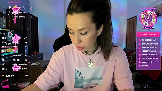 Snapshot of PlayfulGoddess chatting on 03/04/25, 06:39 PlayfulGoddess online show from 03/04/25, 06:39