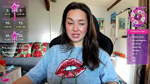 Snapshot of PlayfulGoddess chatting on 10/11/25, 08:24 PlayfulGoddess online show from 10/11/25, 08:24