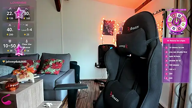 Snapshot of PlayfulGoddess chatting on 10/15/25, 11:10 PlayfulGoddess online show from 10/15/25, 11:10