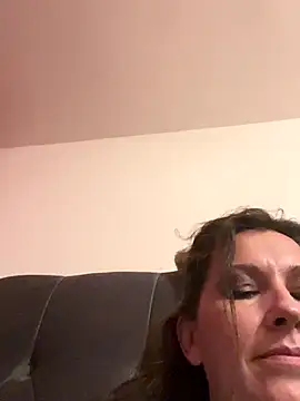 Lwhite1 online show from 11/19/25, 05:02