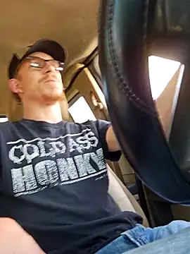 Snapshot of REDHAMMER_ chatting on 09/09/25, 08:30 REDHAMMER  online show from 09/09/25, 08:30