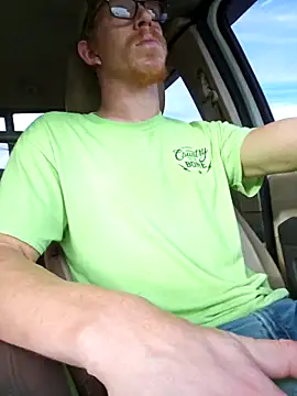 Snapshot of REDHAMMER_ chatting on 11/13/25, 09:14 REDHAMMER online show from 11/13/25, 09:14