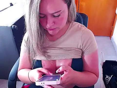 Snapshot of KikaxLove chatting on 03/11/26, 04:13 KikaxLove online show from 03/11/26, 04:13