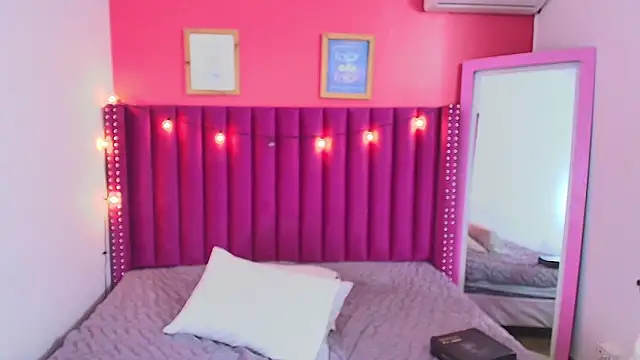 littleebonny online show from 01/01/25, 12:55