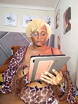 Snapshot of CocoBootyyy chatting on 09/11/25, 05:51 CocoBootyyy online show from 09/11/25, 05:51