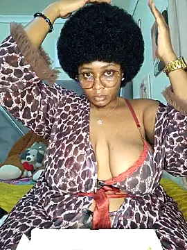 Snapshot of CocoBootyyy chatting on 09/19/25, 02:13 CocoBootyyy online show from 09/19/25, 02:13