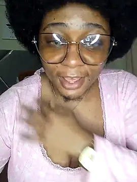 Snapshot of CocoBootyyy chatting on 09/28/25, 10:15 CocoBootyyy online show from 09/28/25, 10:15