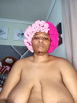 Snapshot of CocoBootyyy chatting on 10/11/25, 06:39 CocoBootyyy online show from 10/11/25, 06:39